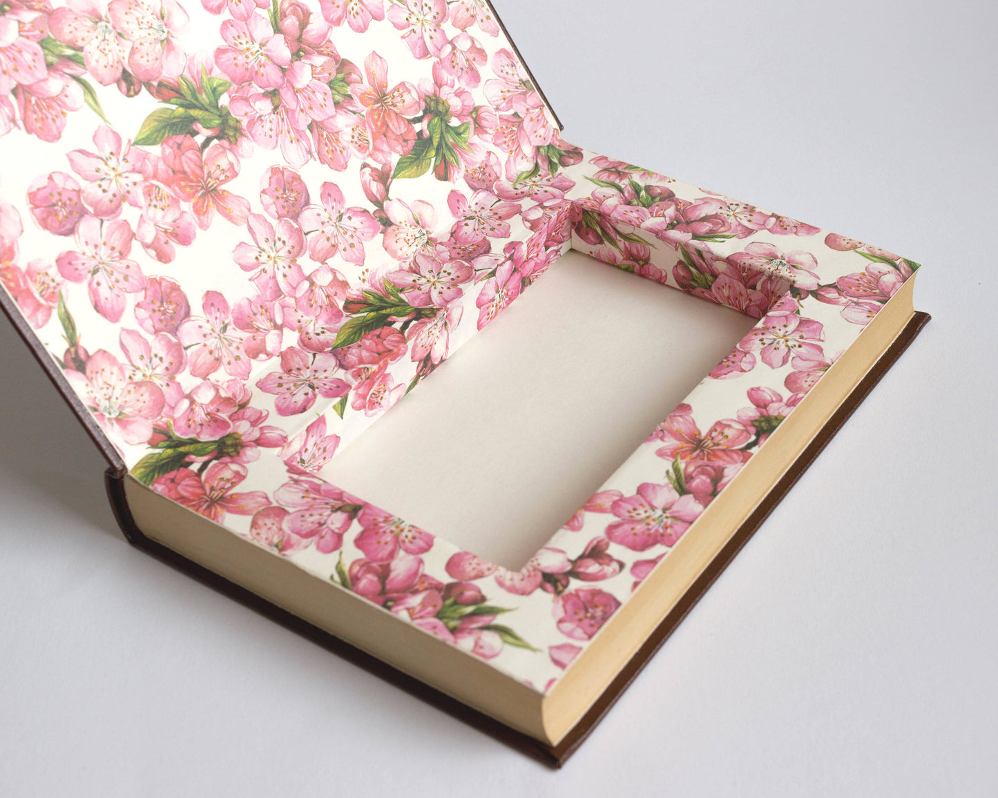 Vintage Hollow Book Safe 'Novellen'